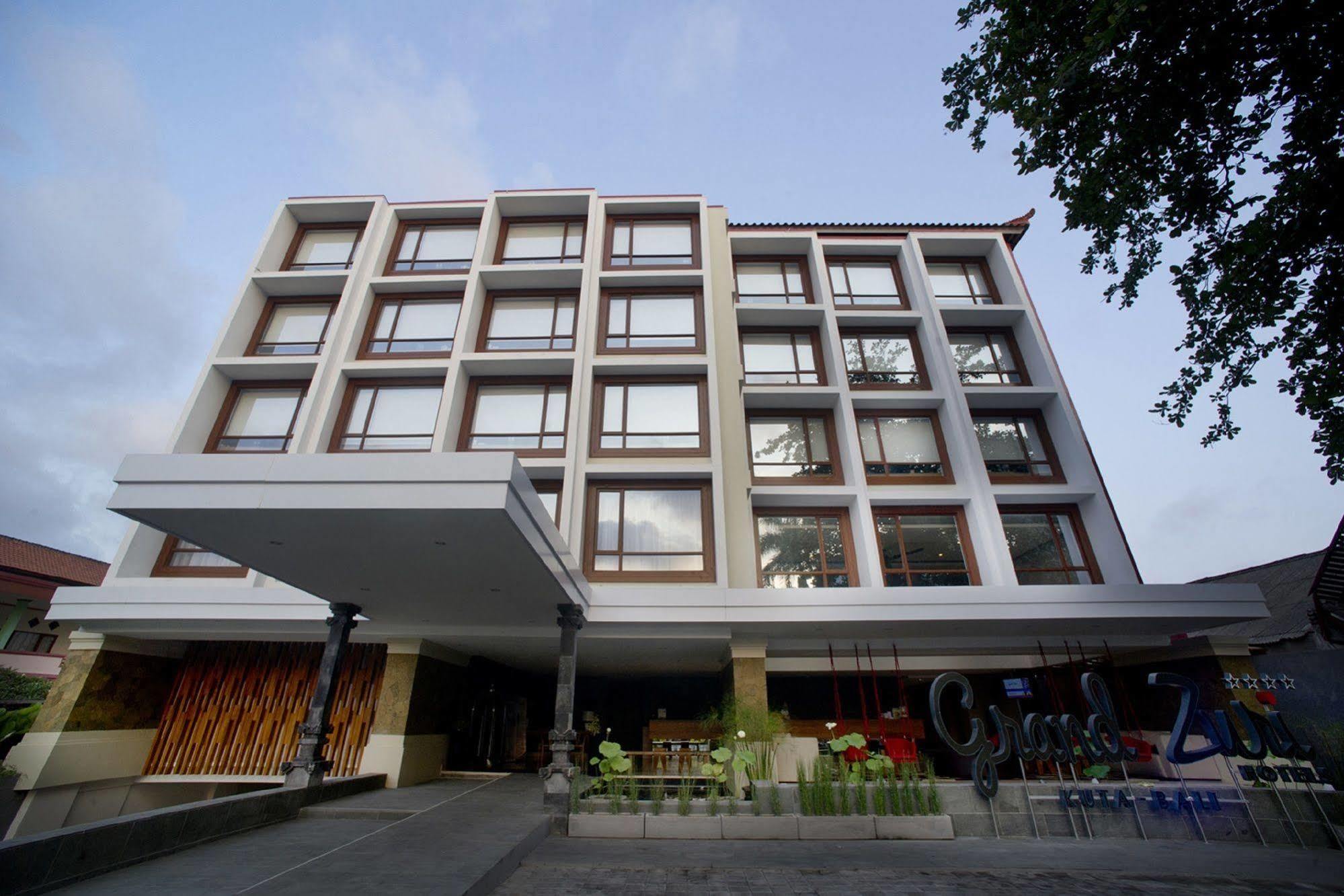 Grand Zuri Kuta Bali Hotel Exterior photo